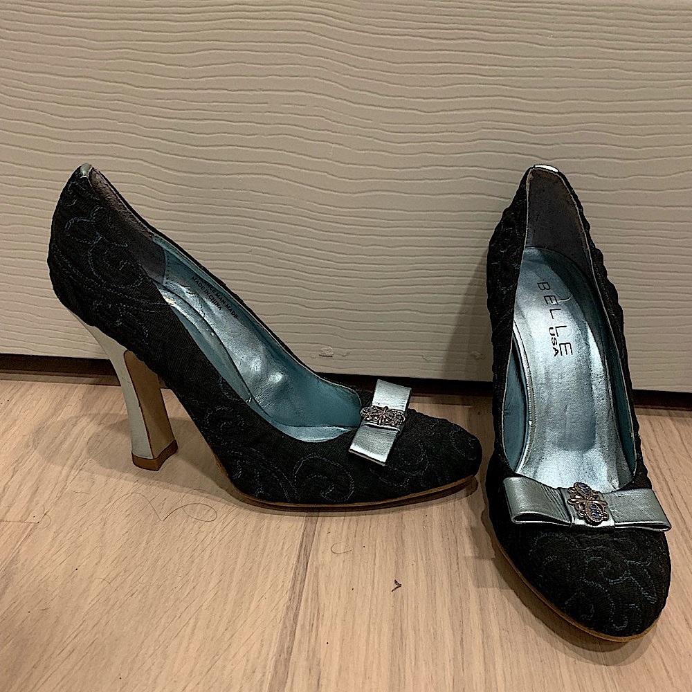 Super cute unique Cinderella pumps!